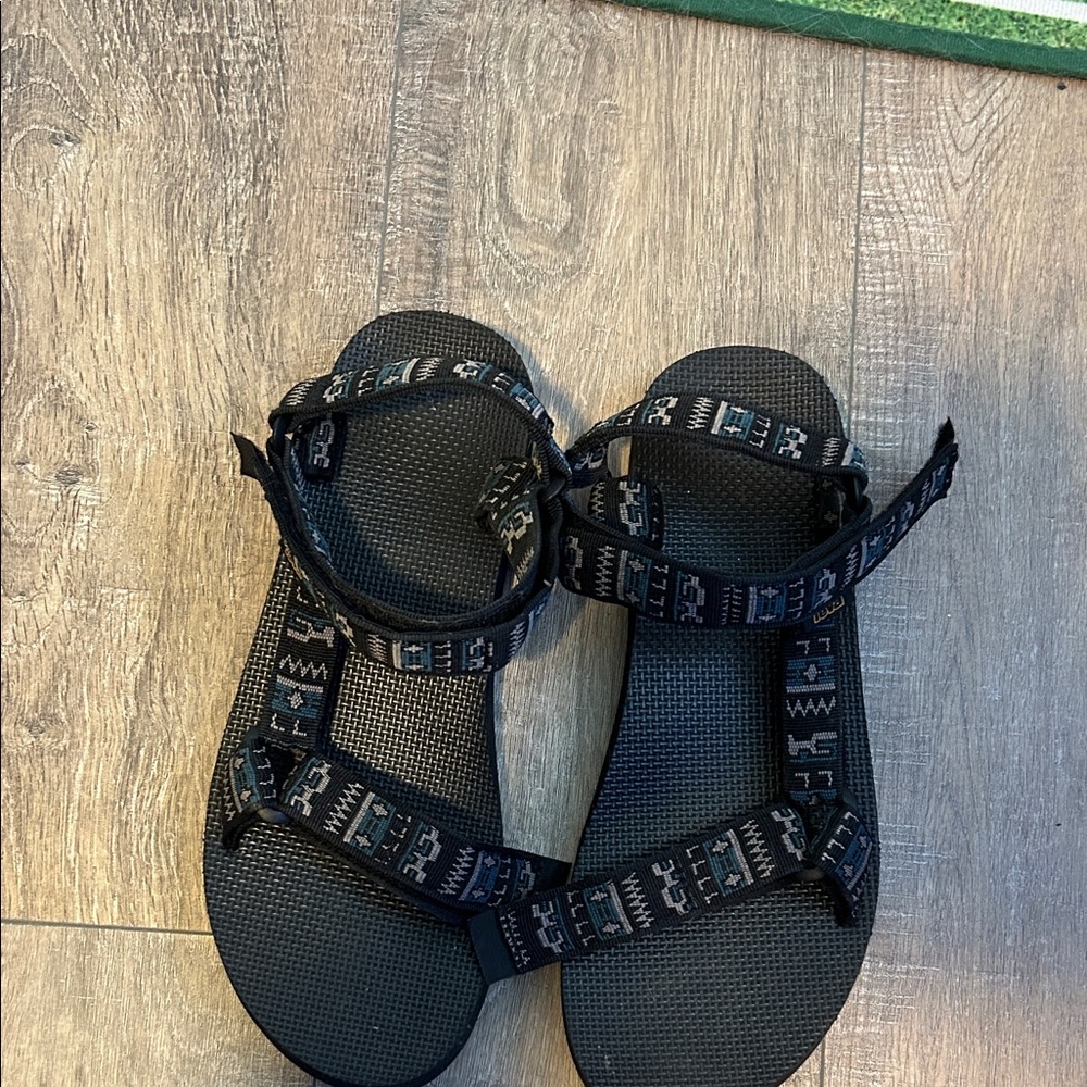 Teva Black and Gray Patterned Sandals